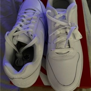 NIB Men’s Nike Ebernon Low Shoes **size 11.5M**